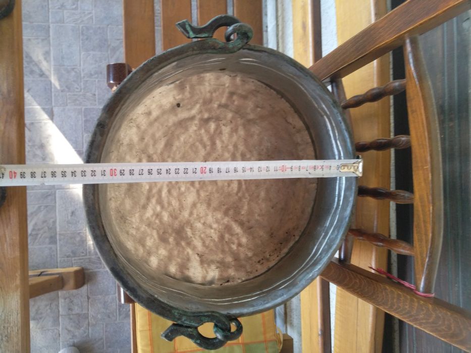 Продавам огромен Огромен антикварен бакьрен казан