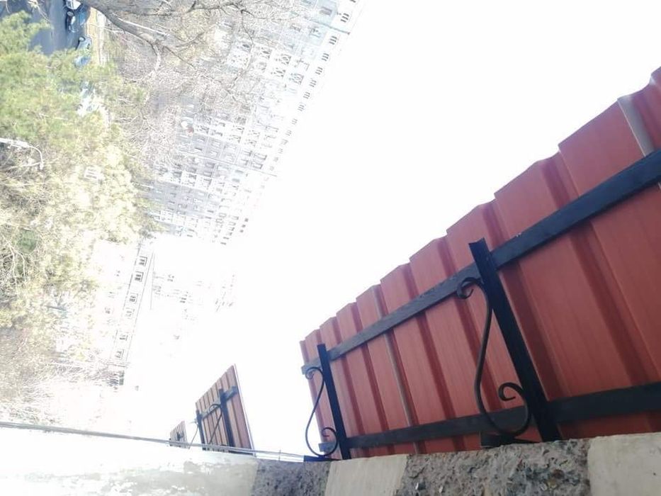 Наружная конструкция, навесы, козырьки над окнами, и бельевые ролики