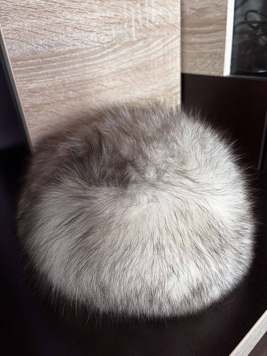 Шапка от бяла лисица