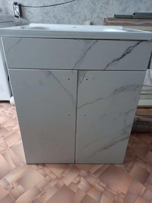 Продам тумбочку новая