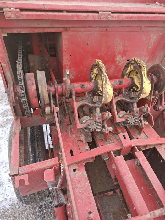 Presă cu încărcător