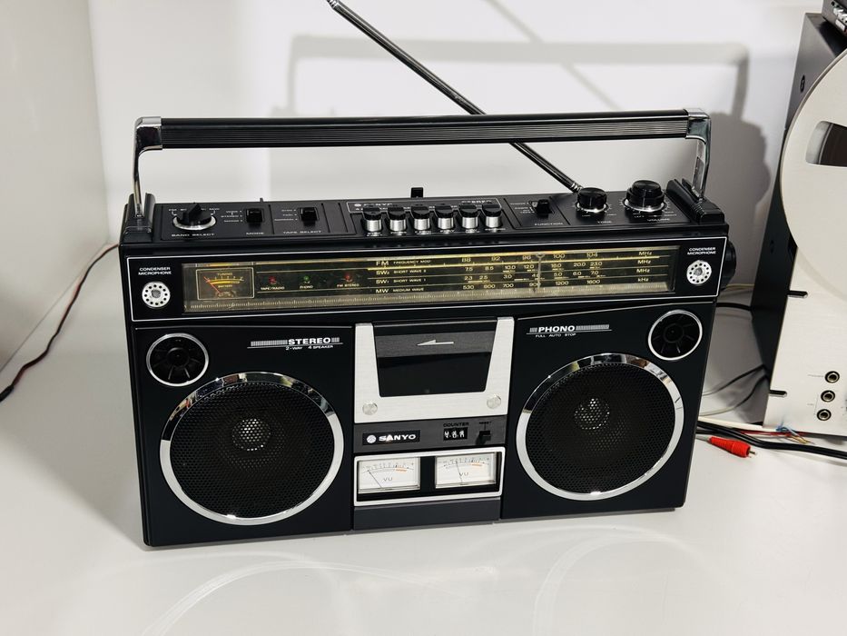 Boombox/radiocasetofon SANYO M4500KE ,vu-metre,sunet foarte bun,Japan