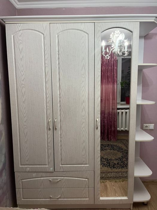 Продам спальный гарнитур