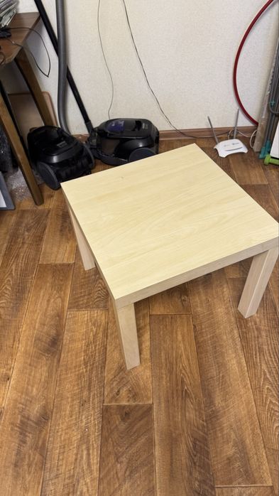 Продам тумбочку ,столик