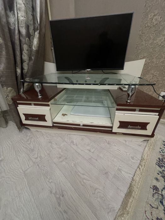 Продам тумбу под телевизор 5000 тг