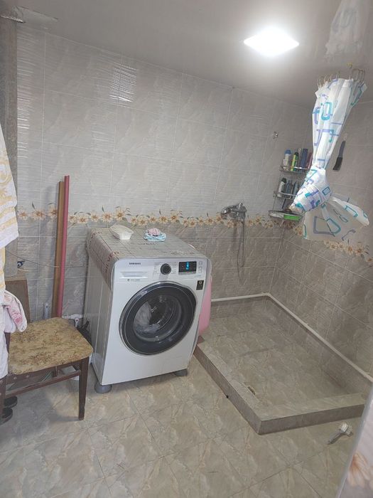 Янгиюл шахарда ховли кирпичнийда