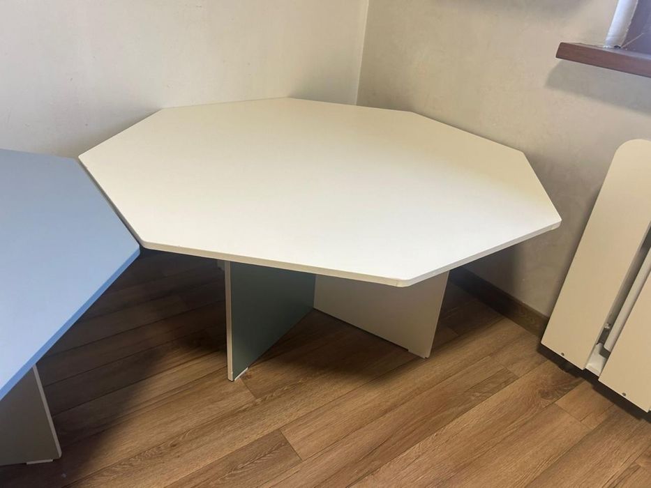 Срочно Продам детские столы