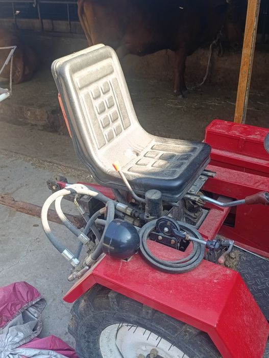 Mini trakter sotiladi srochna 1105