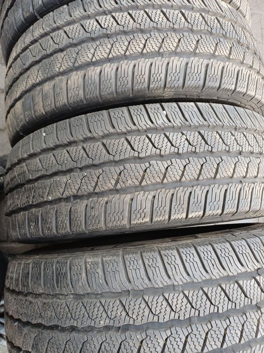 Гуми 215/60/17С Континентал