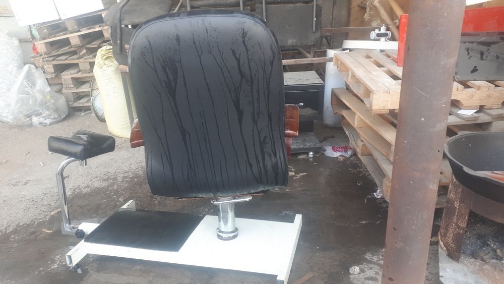 Saloni kreslo pedikyurga yengidey