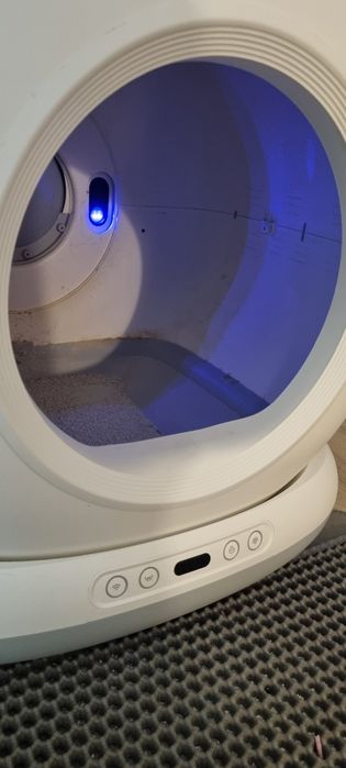 Litiera automată pentru pisici