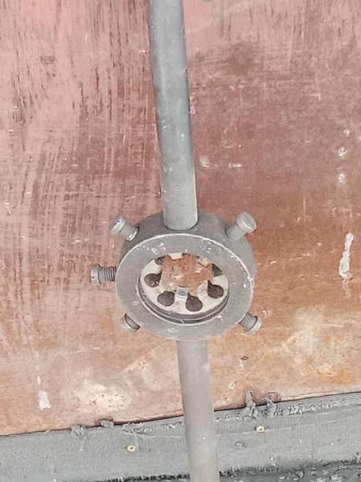 Для нарезания резьбы