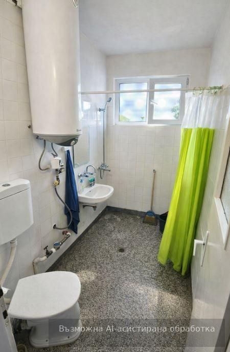 Тристаен апартамент в района на Колхозен пазар!