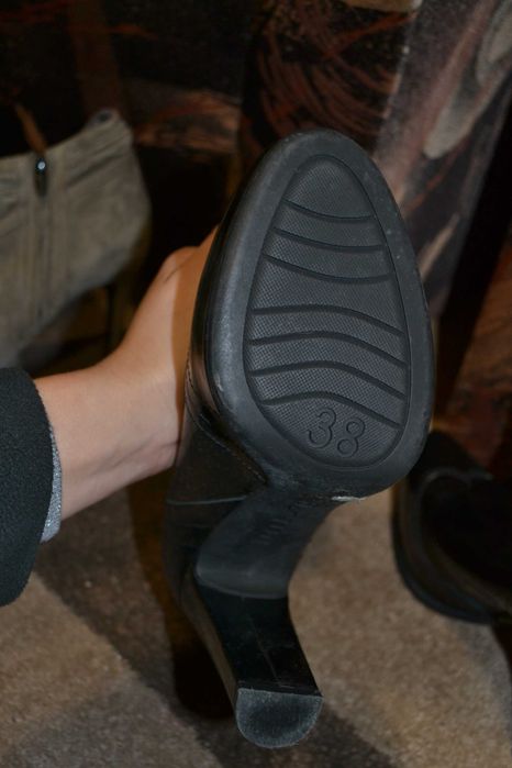 Pantofi negri lăcuiți, eleganți, cu toc și platformă, nr 37