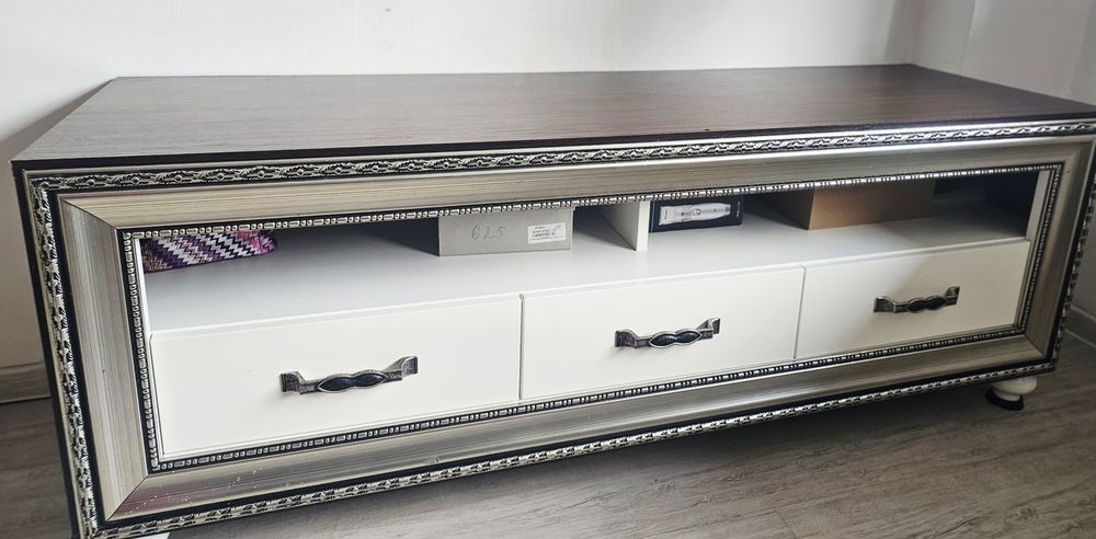 Тумба под телевизор срочно