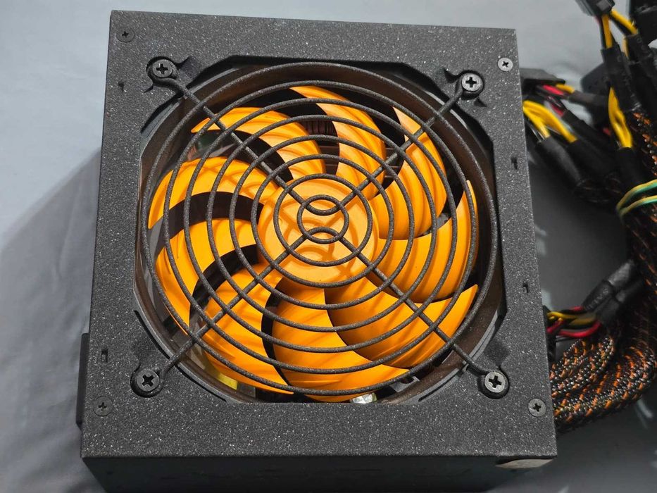 Sursa PC nJoy Titan Series 600W, Eficienta 80 PLUS Bronze, 2x PCI-E 6+2 Pini, 120mm