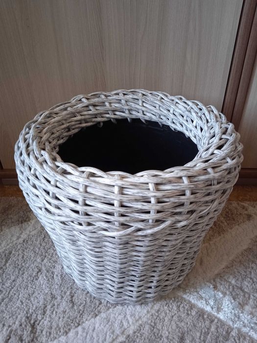 кашпо из ротанга для цветов