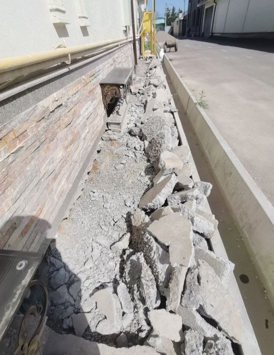 Ломаем старый бетон стяжку любой сложности !!! Перфораторщик !!!