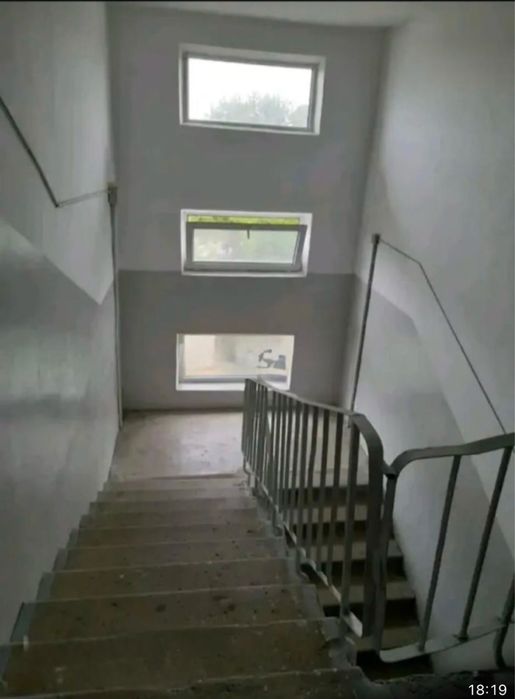 Продам квартиру 11 мрк 101 серия