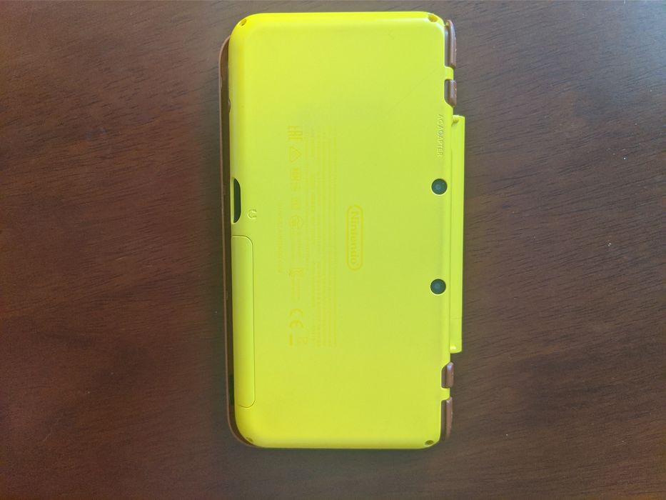 Carcasa New Nintendo 2DS XL Pikachu