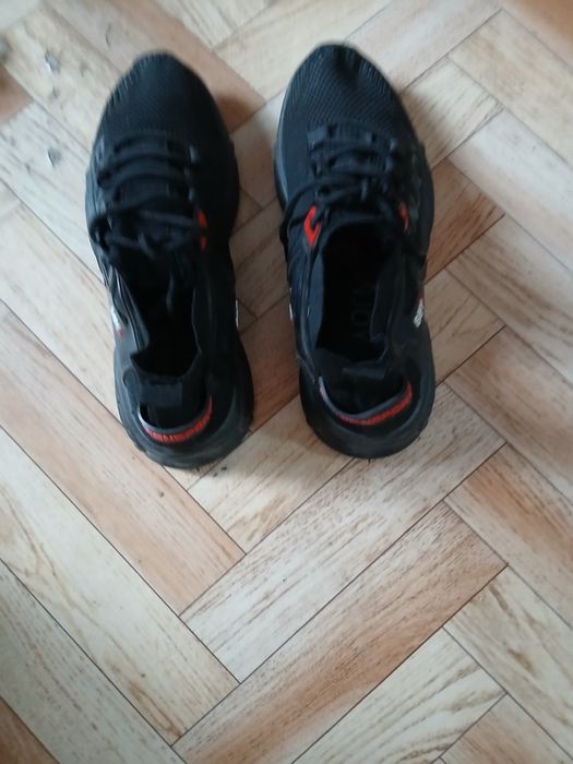 Продам кроссовки мужские