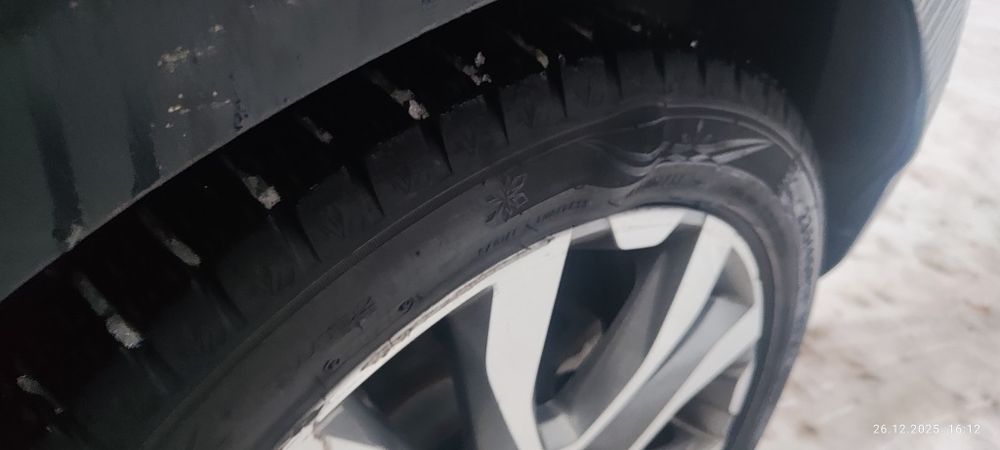 Продам резину  235/45/17