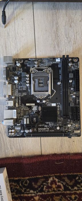 Vând placa de baza GIGABYTE GA-H110M-S2V