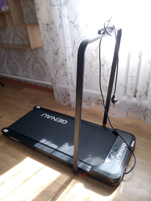 Продам беговую дорожку Genau