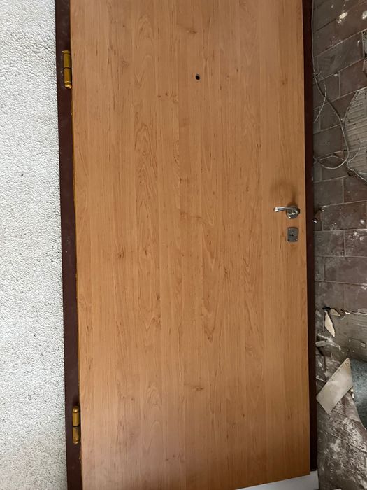 Блиндирана входна врата