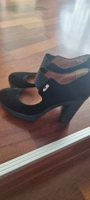 Черни обувки -Cesare Pasiotti
https://codefashion.bg › cesare-paci...