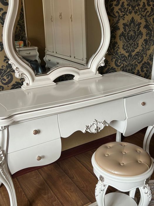 Спальный гарнитур из дерева