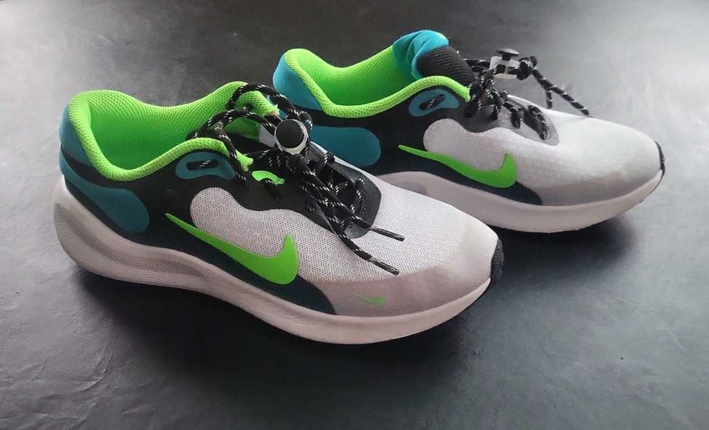 маратонки Nike Revolution 7