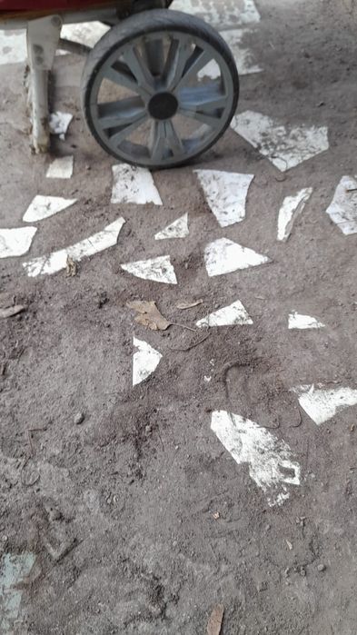 Тележка с сумкой для продуктов.