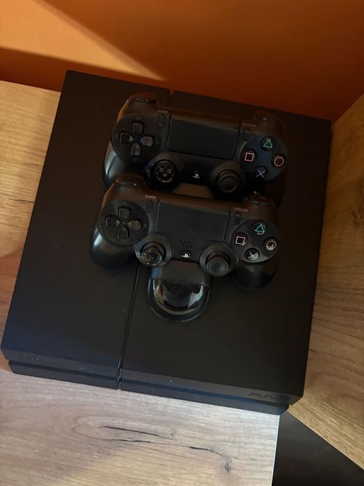 PlayStation 4 черен