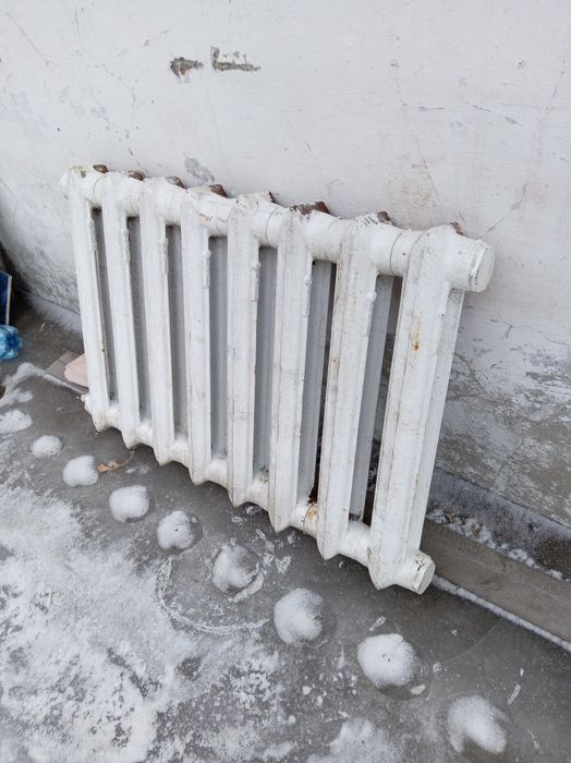 Продам батарею чугунную