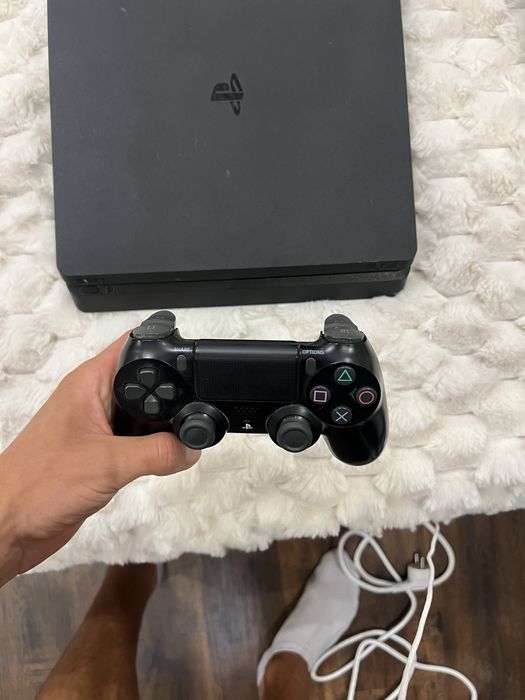 Play Station 4 slim 1 TB