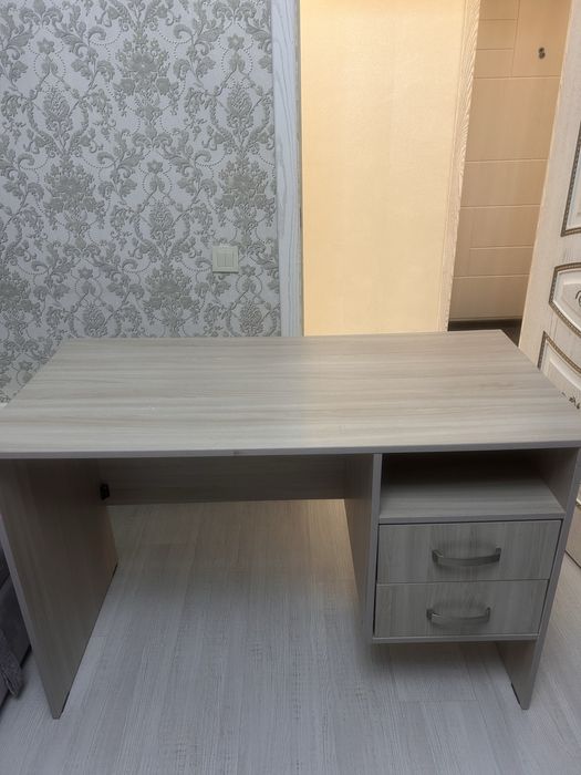 Продам письменный стол