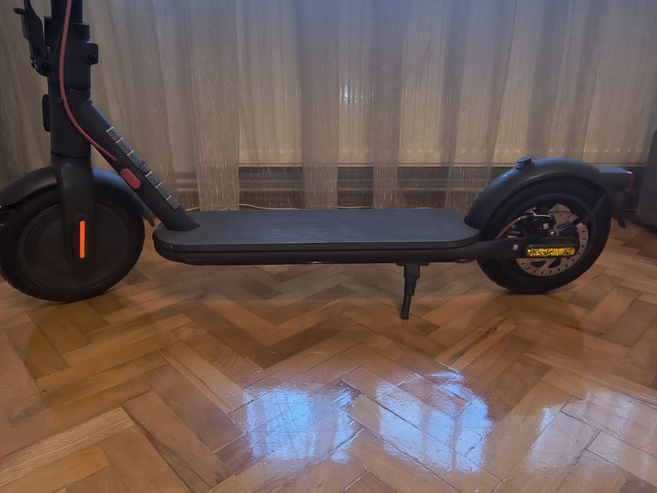 Trotinete electrica Xiaomi Scooter 4 în garantie
