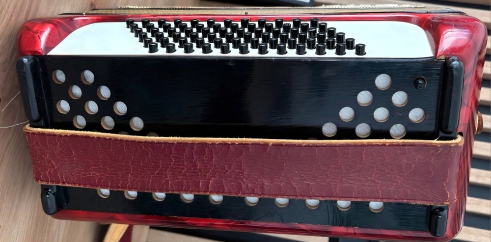 Acordeon Hohner Concerto 2 cu 72 basi