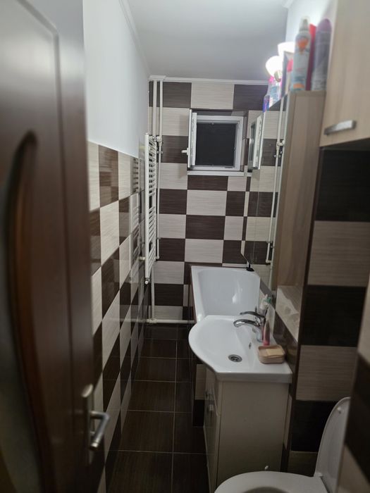 Vand apartamament cu 2 camere