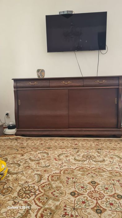 Спальный гарнитур. Стол и стулья, комод