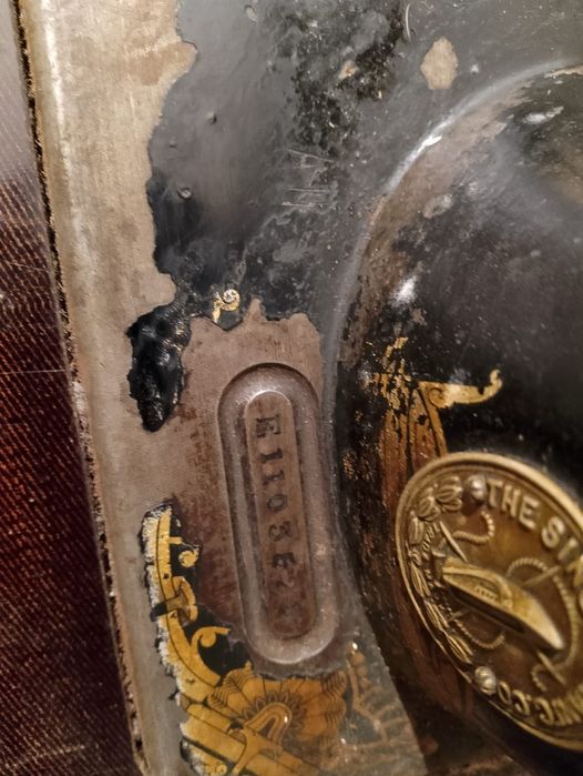 Продам швейную машину