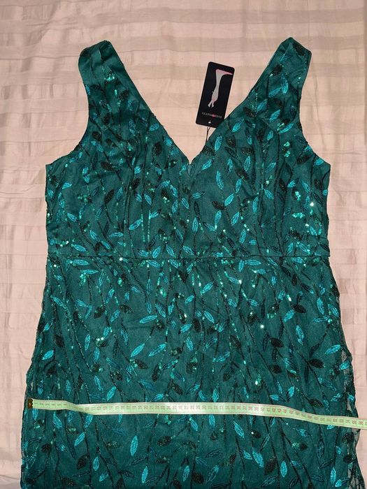 Платье нарядное новое.