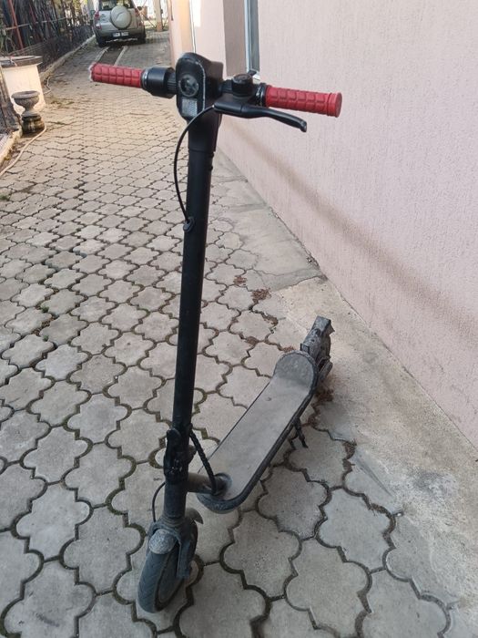 Vând trotineta electrica