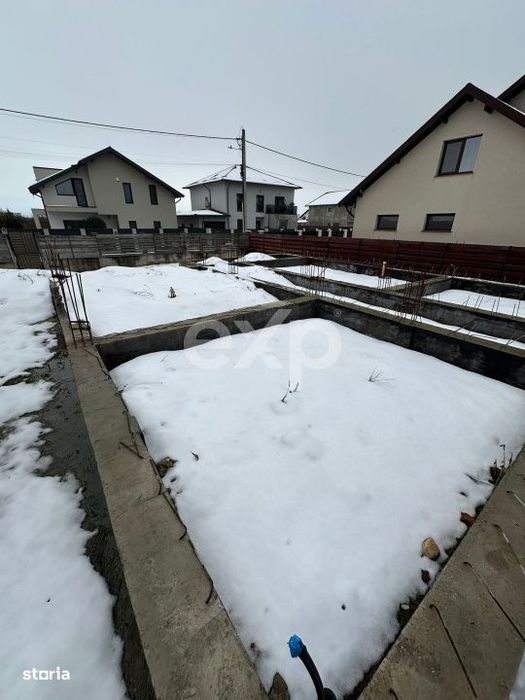 Teren 445 cu fundatie de casa mare + o Casuta locuibila moderna de 2 c