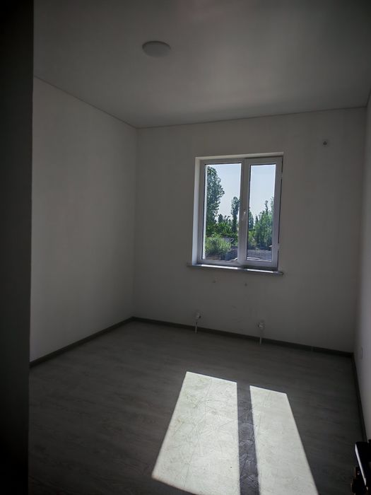 Gishtli 2 etaj 2 xonali uy sotiladi