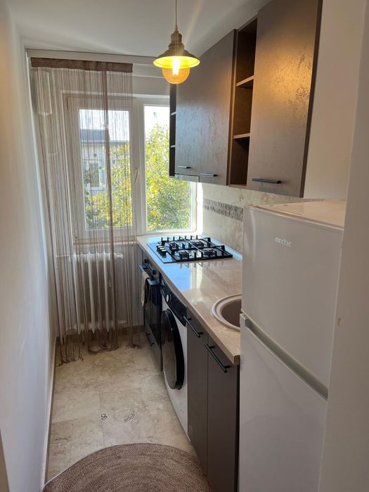 Apartament 3 camere de închiriat zona centrală