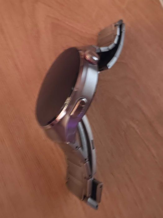 Продавам часовник Huawei watch 4 pro