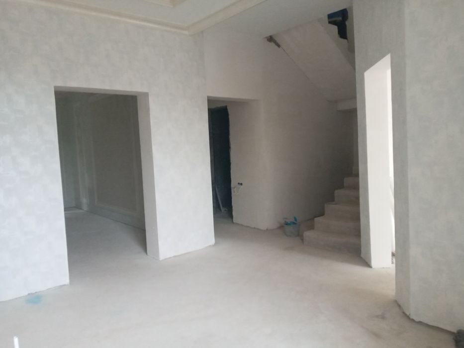 Продаю срочно 120 000$ З сотка 2  хол, 1  зал, 4 спал., 1 кухн