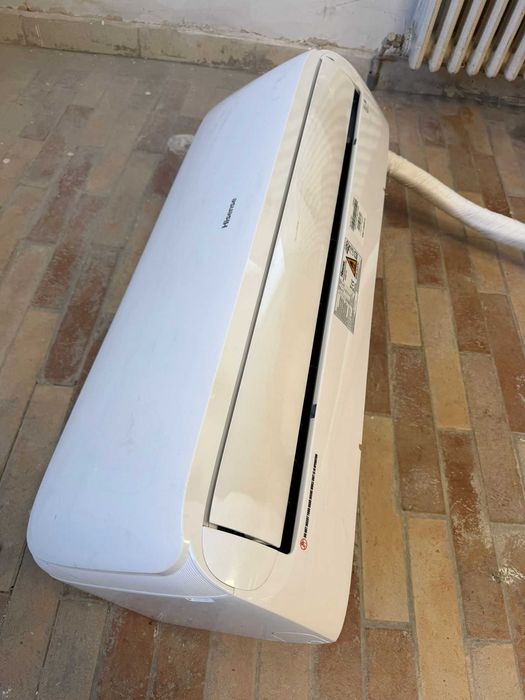 Aer condiționat Hisense 24000 BTU Inverter Wi-Fi – complet, stare foarte bună